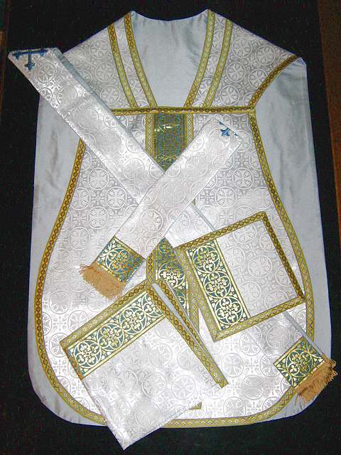 Roman Vestments in White/Gold with Nativity Emblem DESIGN2